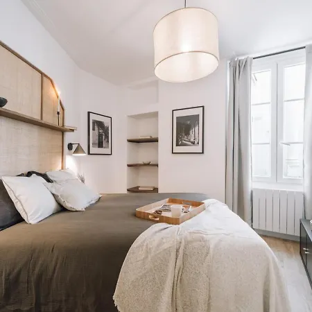 Louis - 1 A Bastille Apartment *
