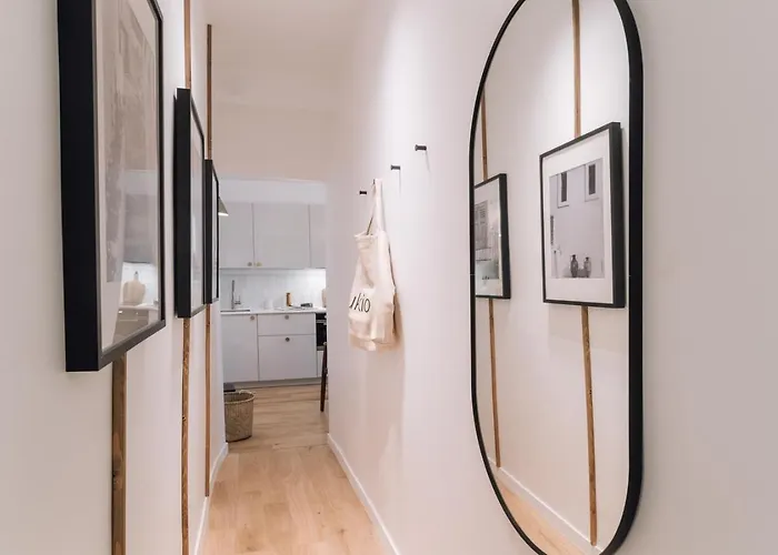 Louis - 1 A Bastille Apartment *